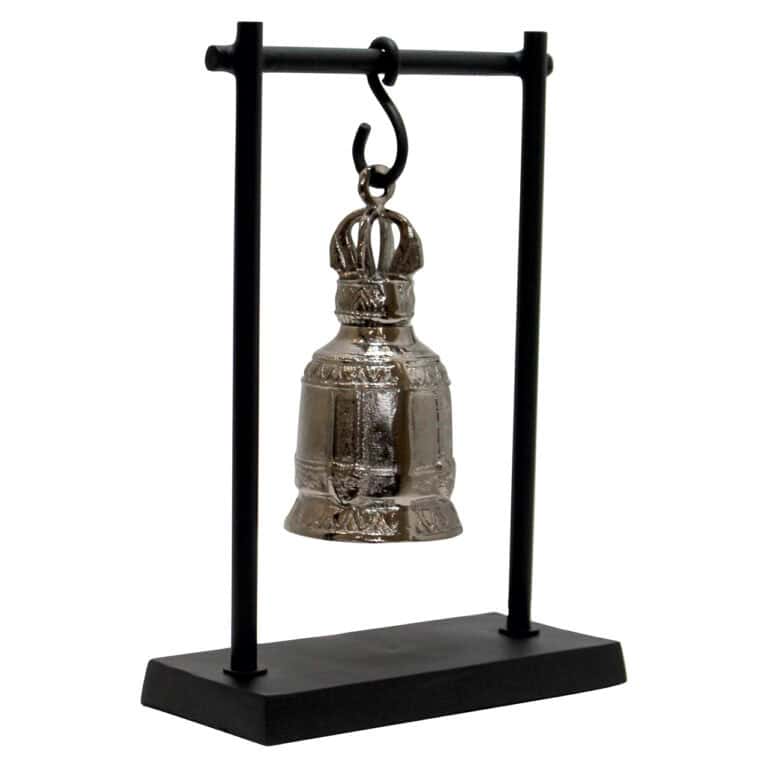 Decoratief Mody zwart object met metalen bel op standaard.