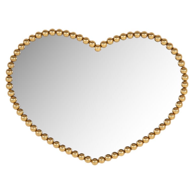Hartvormige spiegel met gouden kralenrand voor decoratie.