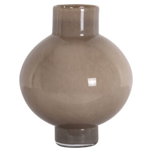 Vase en céramique marron, de forme ronde et à l'ouverture étroite.