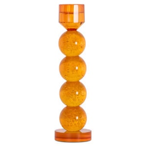 Große orangefarbene Glas Kerzenhalter n mit kugelförmigen Elementen.