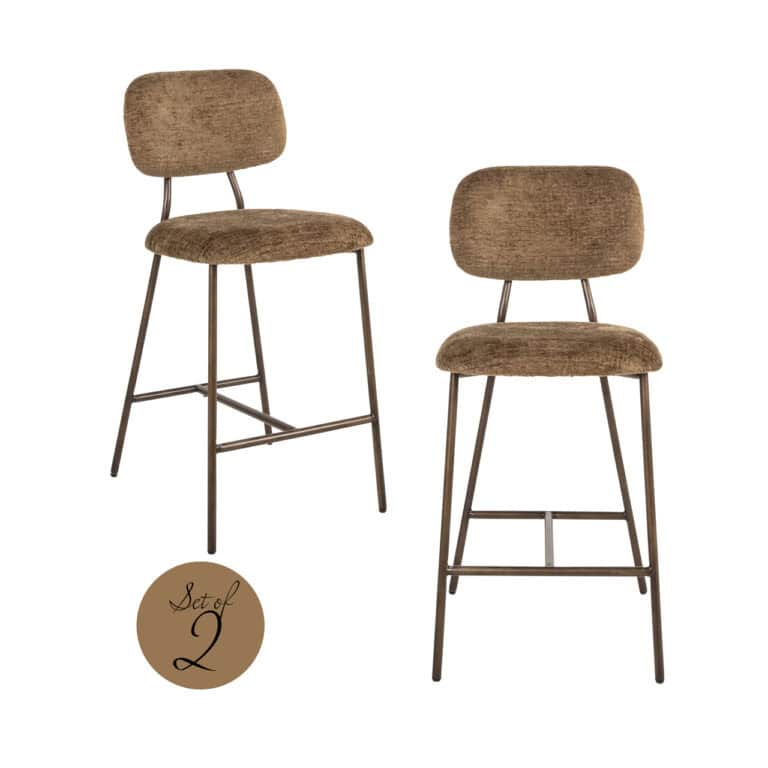 Set van 2 Xenia counterstoelen in bruin stof met metalen poten.