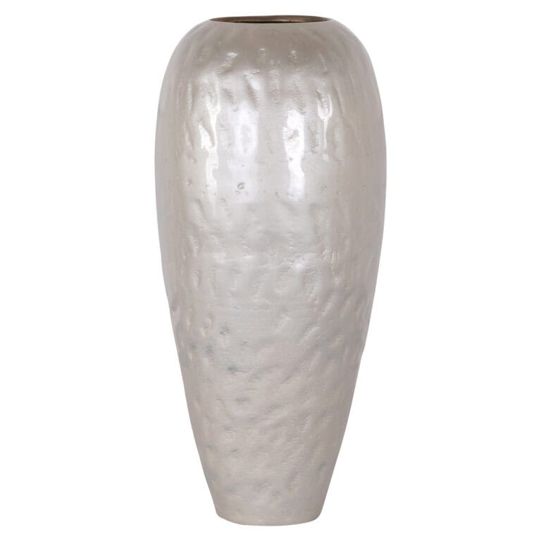 Elegante witte vaas met textuur, perfect voor interieurdecoratie.