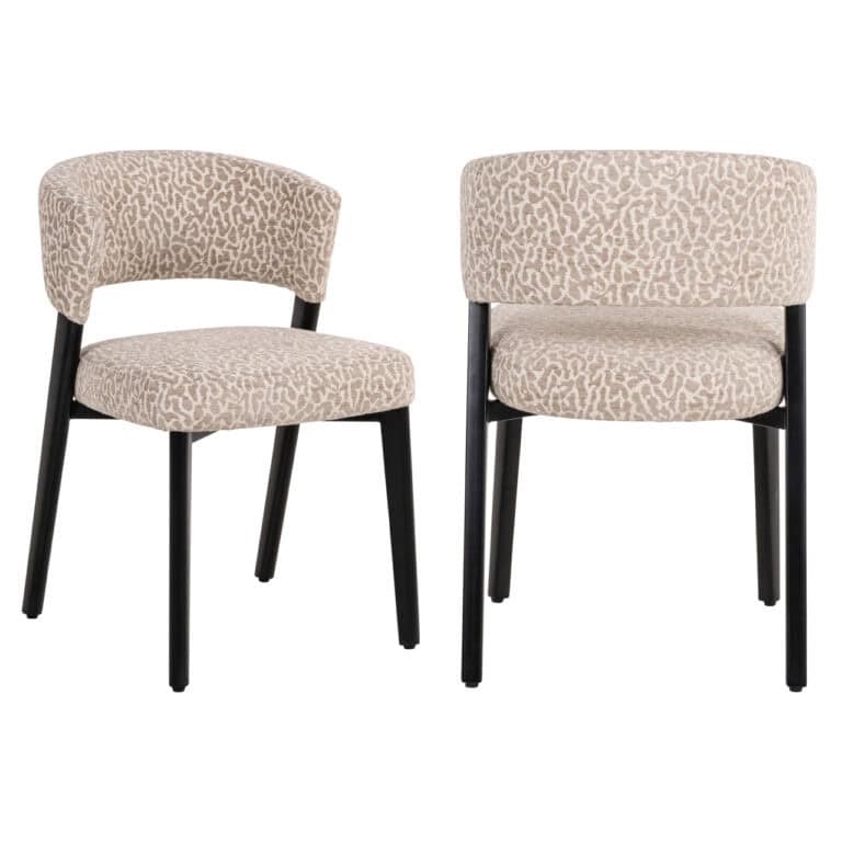 Eetkamerstoel Zeno met beige leopard patroon en zwarte poten.