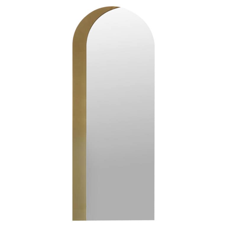 Elegante spiegel met champagne gouden rand en arched vorm.