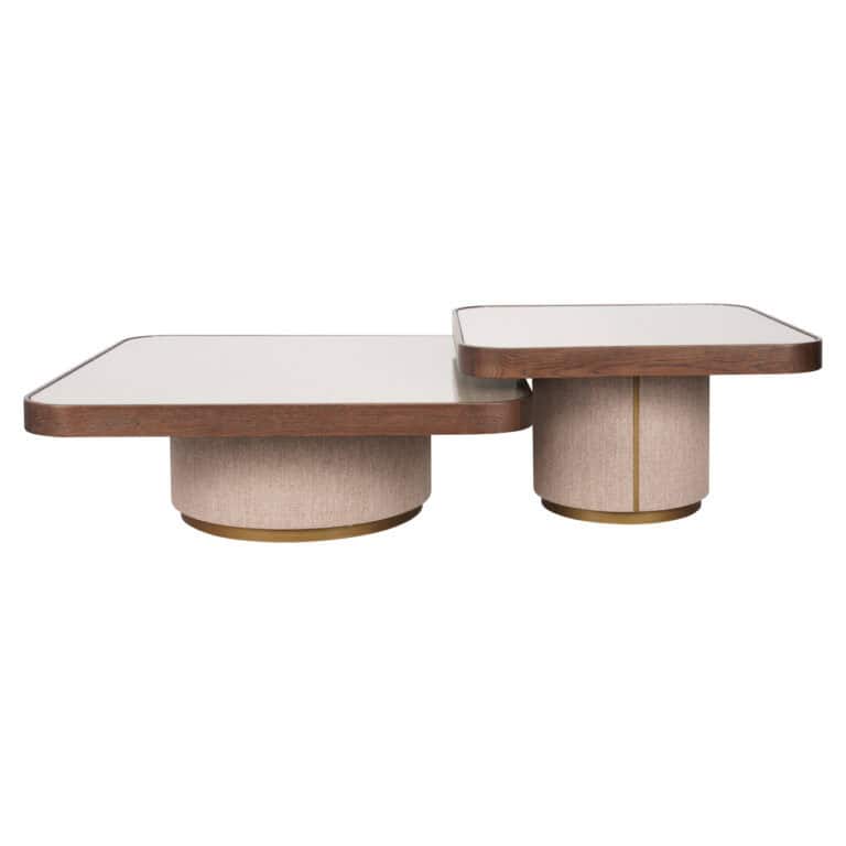 Moderner beiger Couchtisch mit Glasplatte und Holzdetails.