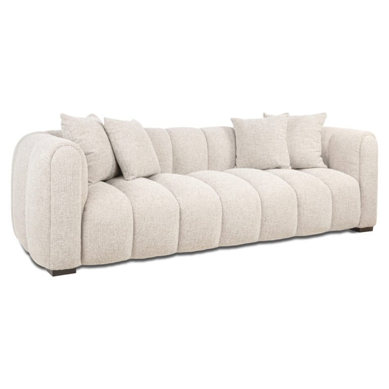 Luxe beige 3-zitsbank met kussens, modern design, comfortabel en stijlvol.