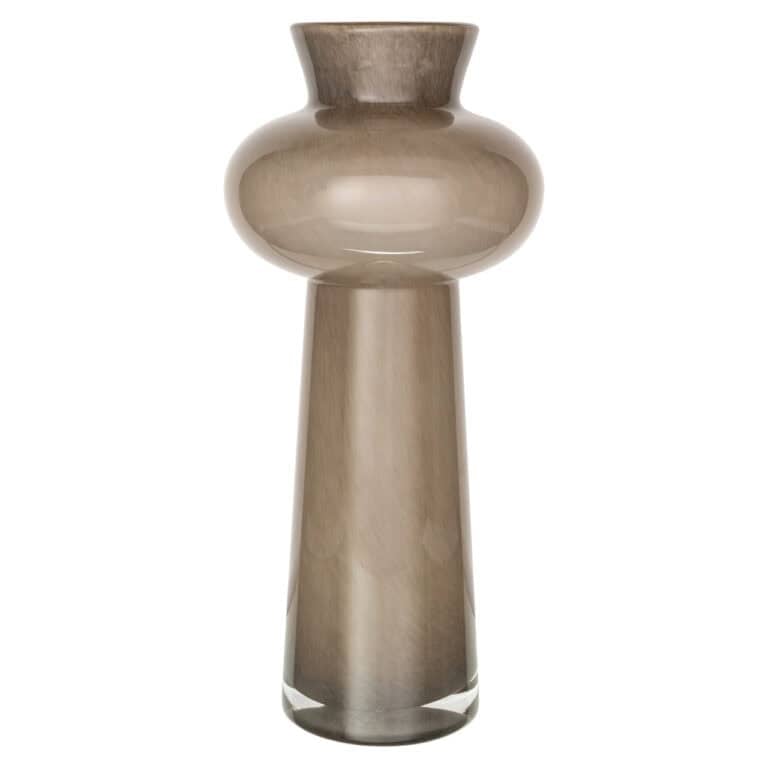 Taupe gekleurde grote decoratievaas van Richmond Interiors.