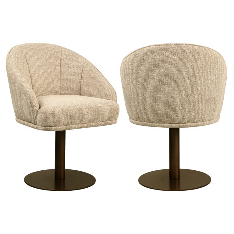 Eetkamerstoel Beverly in beige met draaibaar ontwerp en ronde basis.