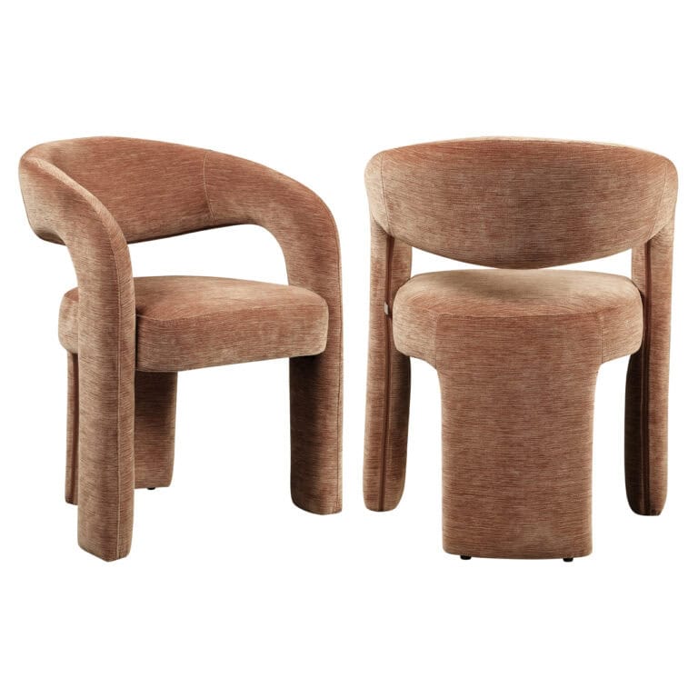 Moderner Esszimmerstuhl Soho aus Stoff in der Farbe „Mocha Mousse“ mit runder Rückenlehne.