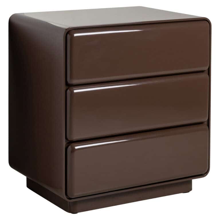 Demy Nachtkastje in Chestnut met drie lades voor moderne slaapkamers.