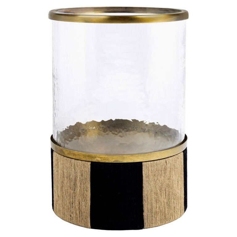 Ein elegantes „ windlicht “ mit „ brass “-Verarbeitung und Holzsockel.