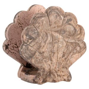 Decoratieve schelpen van marmer en keramiek voor interieur.