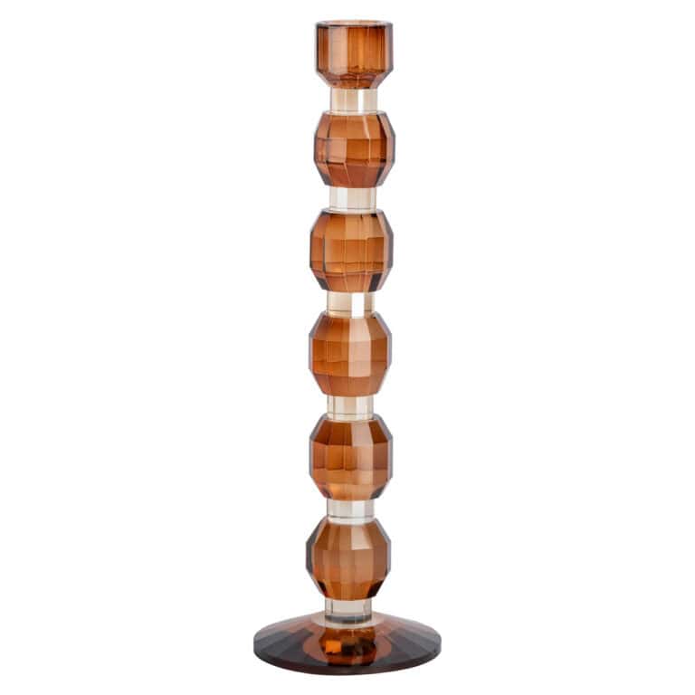 Große, braune Holz Kerzenhalter e mit geometrischem Muster.