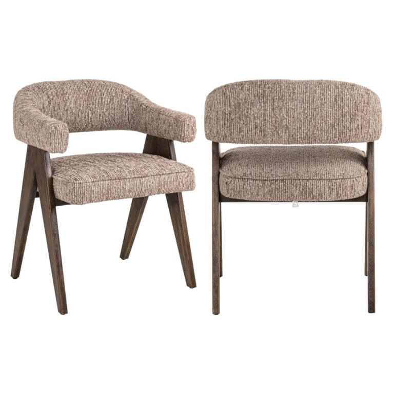 Eetkamerstoel Mori mocca met houten poten en comfortabele zitting.