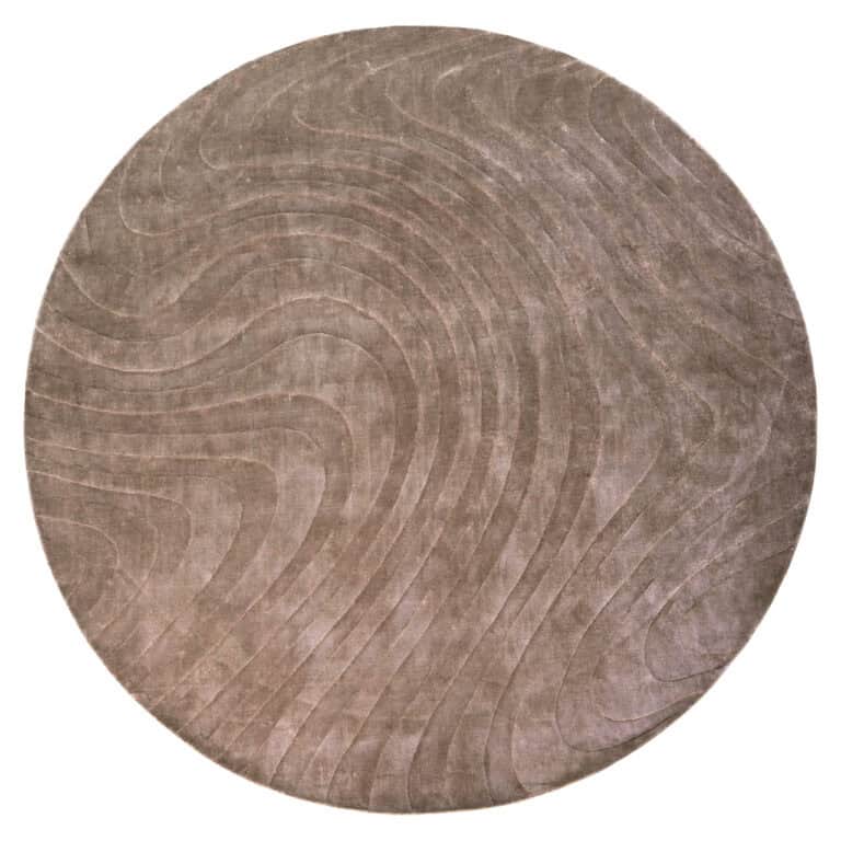 Taupe Teppich Holzmuster für ein gemütliches Wohnzimmer.