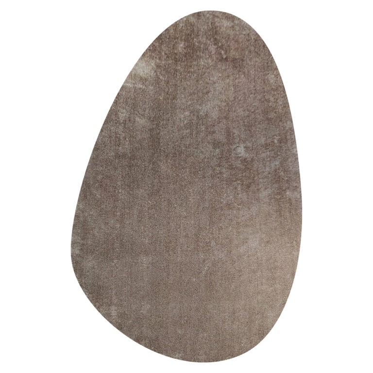Teppich Freya in der Farbe „Brown Pebble“, modernes Design.