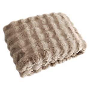 Luxe beige pluche plaid 200x300 voor interieurdecoratie.