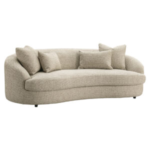 Luxe bank sofa met beige stoffen bekleding en kussens.
