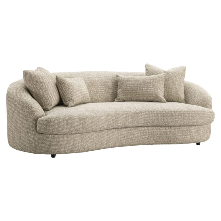 Luxe bank sofa met beige stoffen bekleding en kussens.