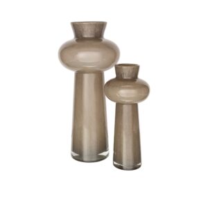 Twee stijlvolle keramische vazen in neutrale tinten voor modern interieur.