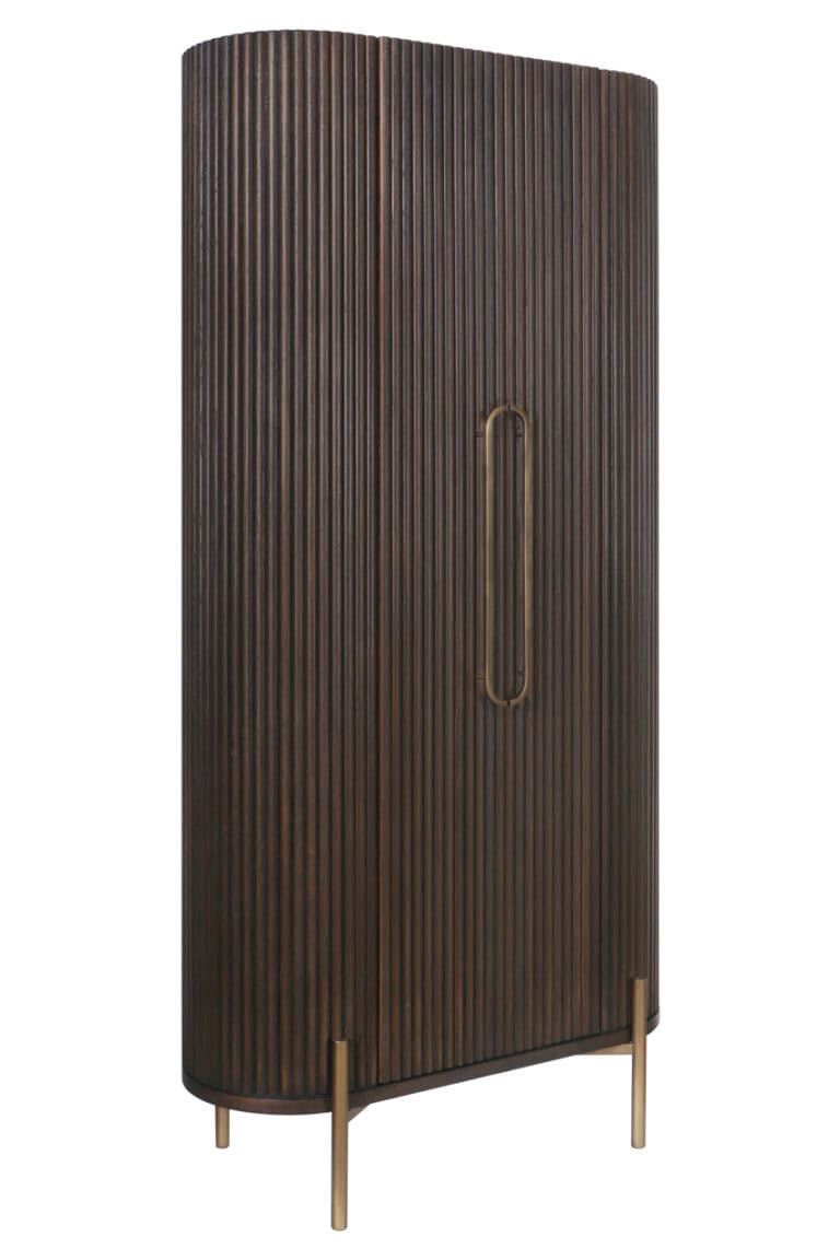 Luxor Meuble de rangement marron avec des nervures verticales et des pieds dorés.
