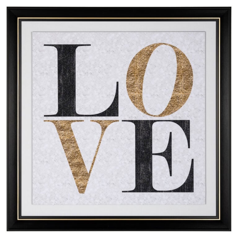 Moderne wanddecoratie met LOVE in zwart en goud.