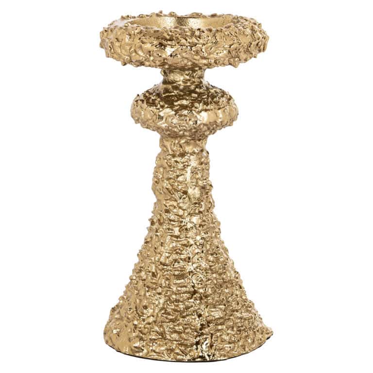 Gouden kandelaars met een ruwe textuur voor elegant interieur.