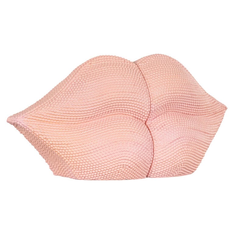 Moderne kussende lippen decoratief kussen in roze kleur.
