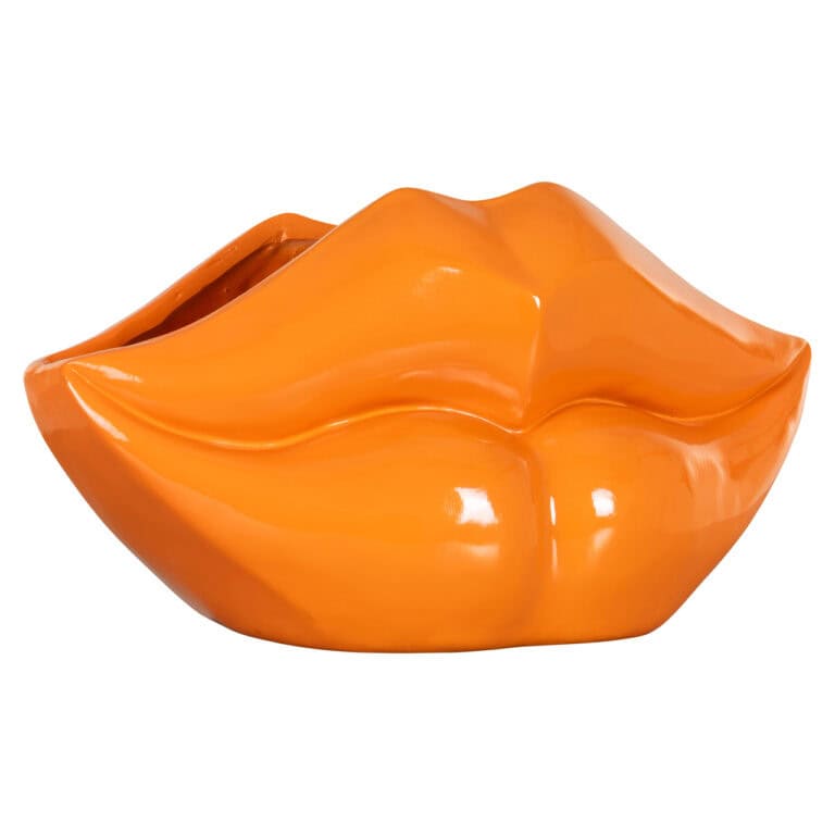 Unieke oranje lipvormige vaas van Richmond Interiors.