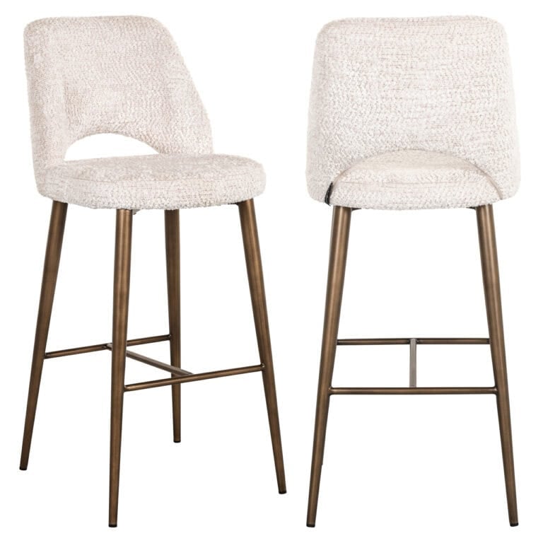Delphine barstoelen in crème met houten poten voor interieur.