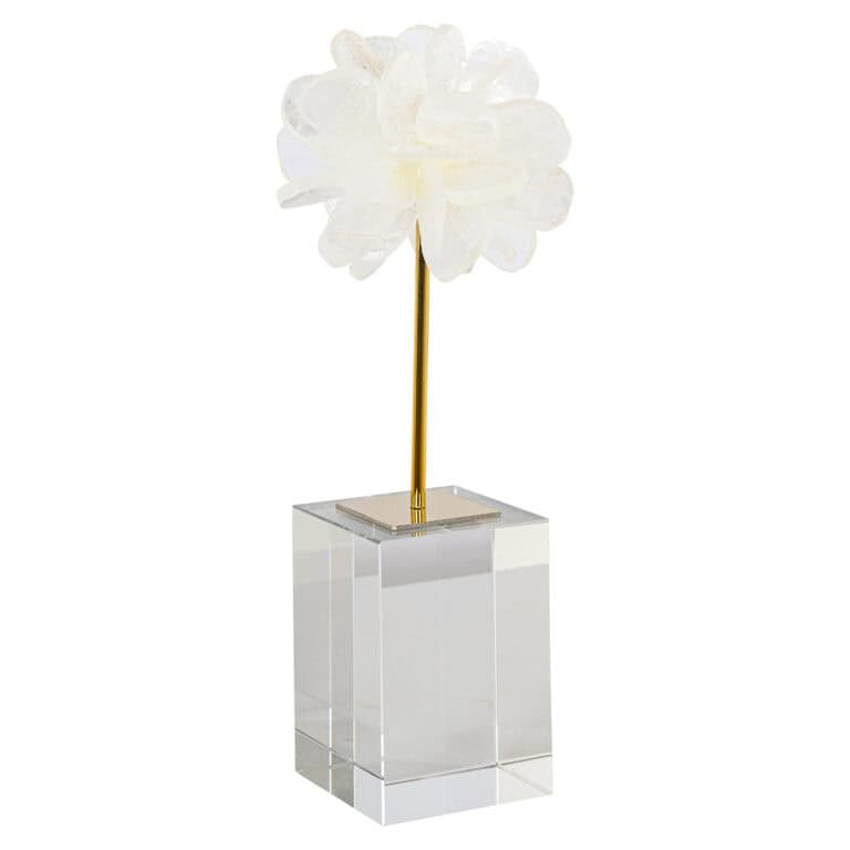 Eline witte decoratieve bloem op gouden stok op glazen voet.