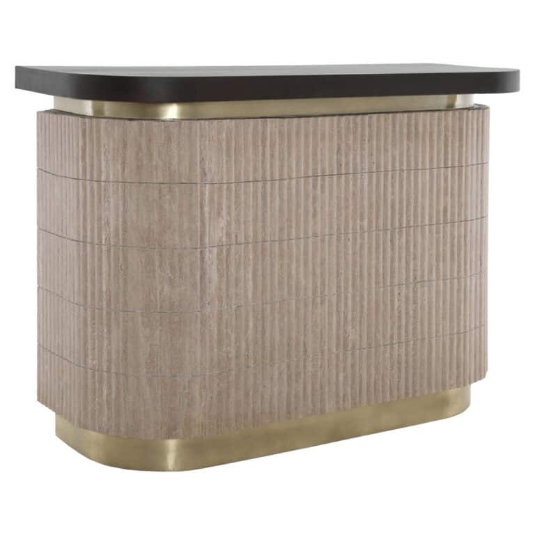 Moderne bar met beige en goud afwerking voor elegante interieur.