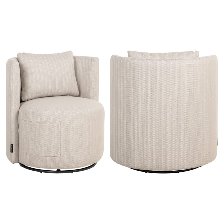 Fauteuil de salon beige de luxe, aux formes arrondies et doté de coussins confortables.