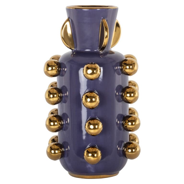 Vase violet orné de petites boules dorées, accessoire de décoration moderne.