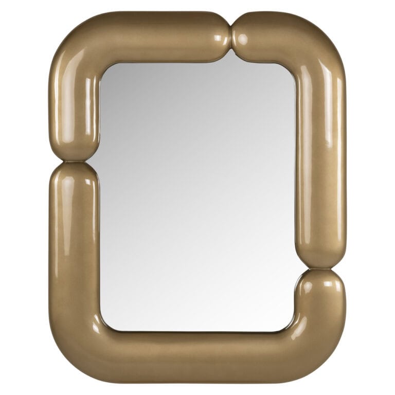Miroir e dorée aux formes rondes et modernes, destinée à la décoration d'intérieur.