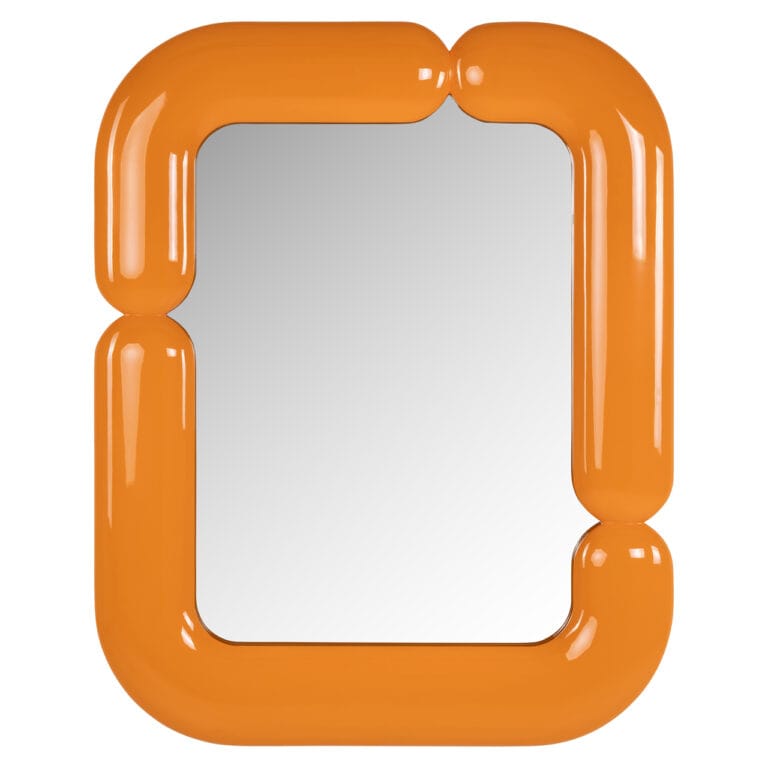 Miroir e moderne avec un cadre orange et une forme rectangulaire.