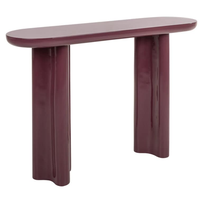 Élégante console bordeaux au plateau arrondi et aux pieds sculpturés.