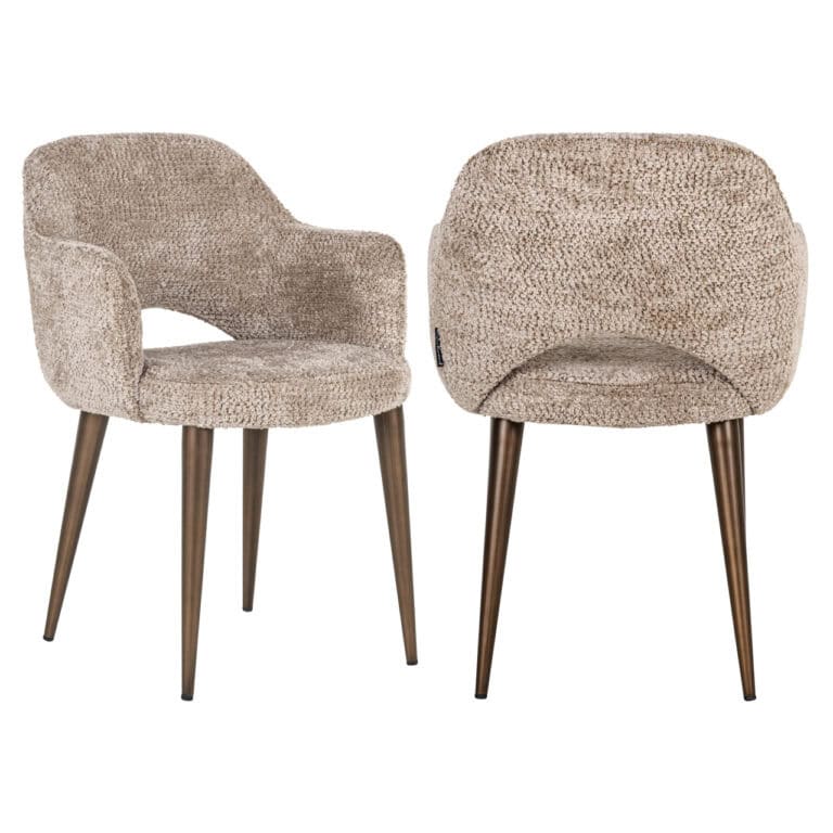 Chaise de salle à manger Delphina avec rembourrage moelleux et pieds en bois.
