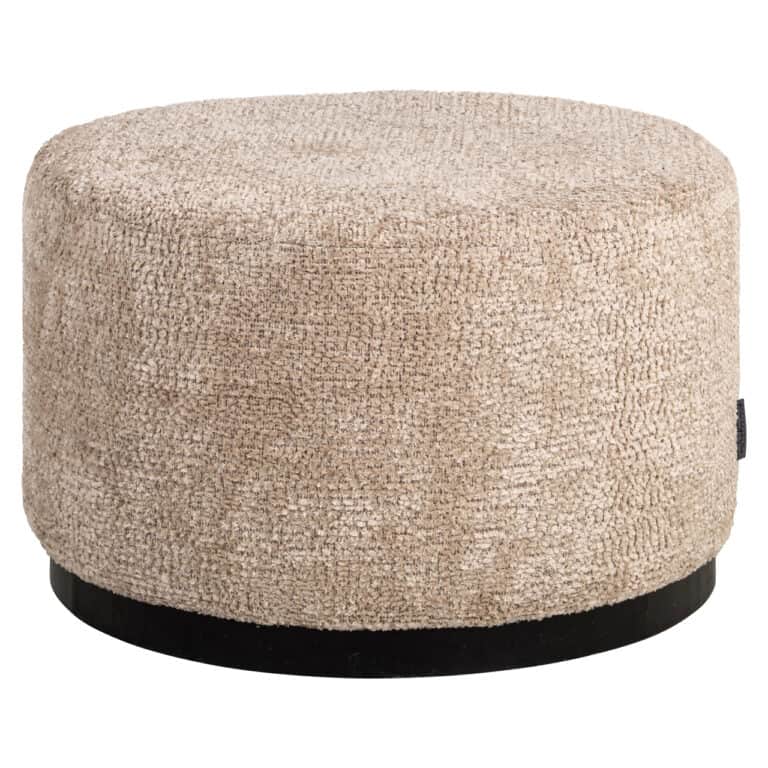 Pouf et repose-pieds beiges de la marque « Richmond Interiors », sur un socle rond noir.