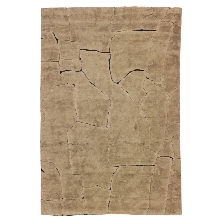 Tapis e brun à motifs craquelés, 300 x 400 cm, de Richmond Interiors.