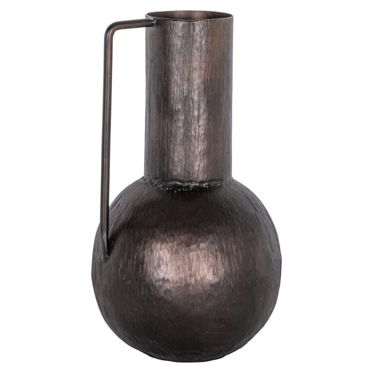 Petit vase en cuivre à long col et poignée, de style moderne.