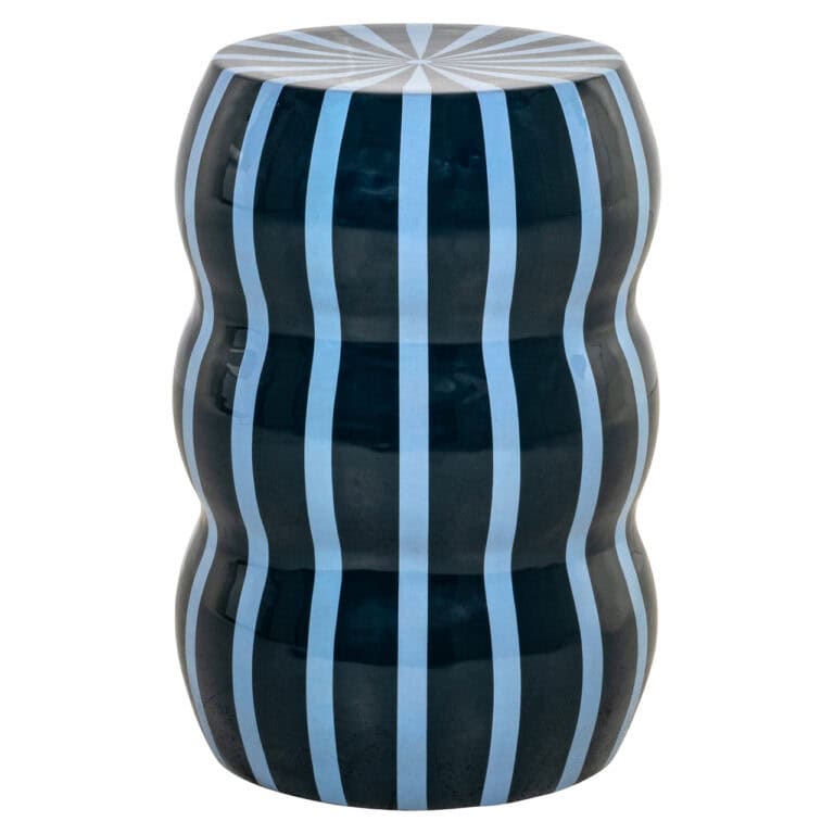 Table d'appoint Boyd Blue aux lignes ondulées et aux rayures bleues.