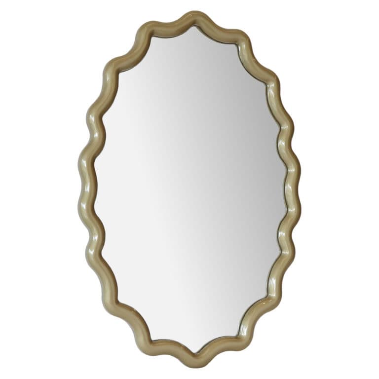 Élégant « Miroir » avec monture dorée « champagne », au design moderne.