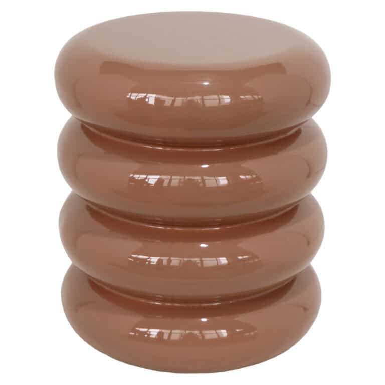 Table d'appoint moderne de couleur moka mousse aux formes arrondies.