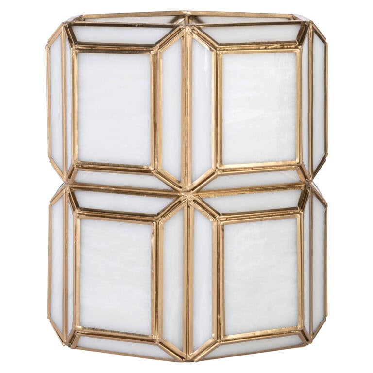 Klein brass windlicht Ariana met geometrisch ontwerp voor interieurdecoratie.