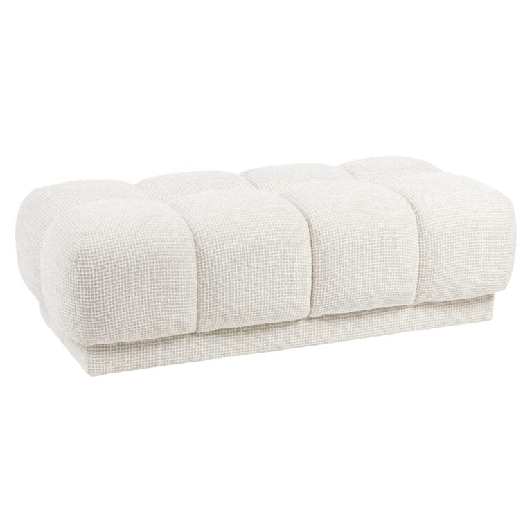 Lichte beige poef en voetenbank in blokweefstof, modern design.