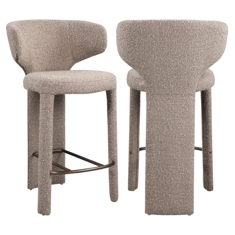 Moderne mocca gekleurde counterstoelen met comfortabele rugleuning.
