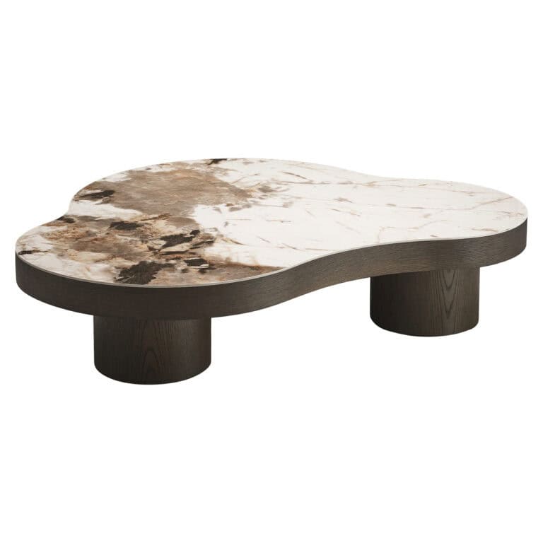 Moderne salontafel Langford met marmeren blad en houten poten.