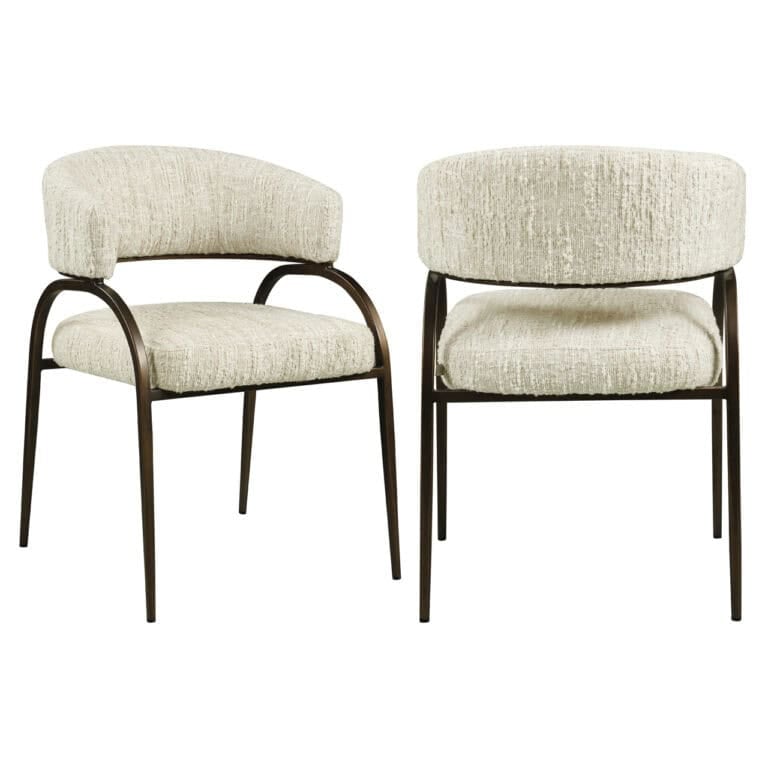 Eetkamerstoel Charda beige angora met zwarte metalen poten.