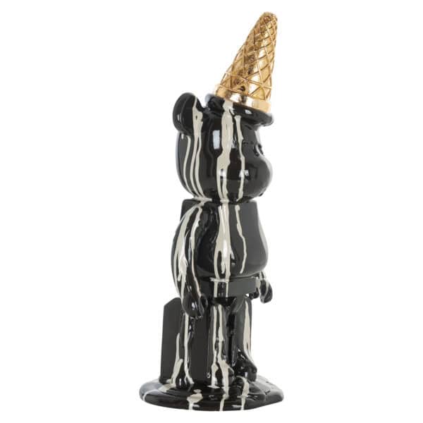 Dekorative Icebear-Figur mit Eis in Schwarz-Weiß und goldenem Hut.